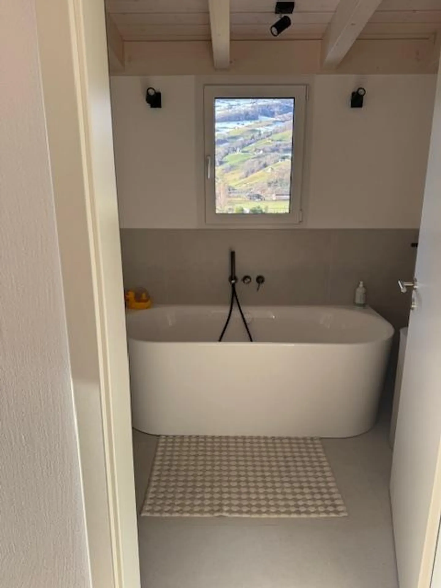 5.5 Room Single Family House - Photo 10 of 11