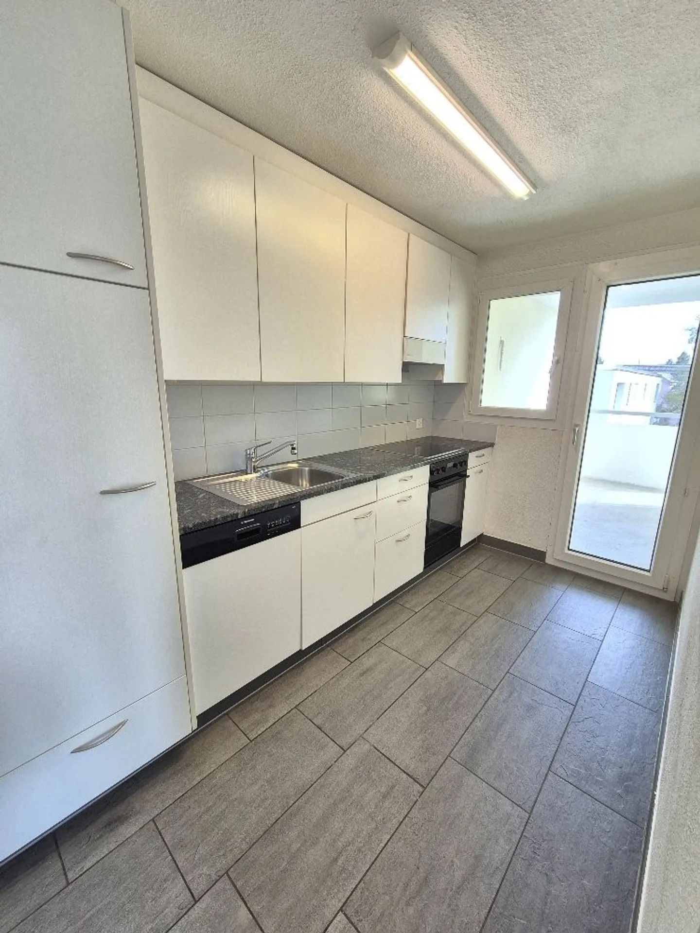Appartement moderne 3 pièces - Photo 4 sur 6
