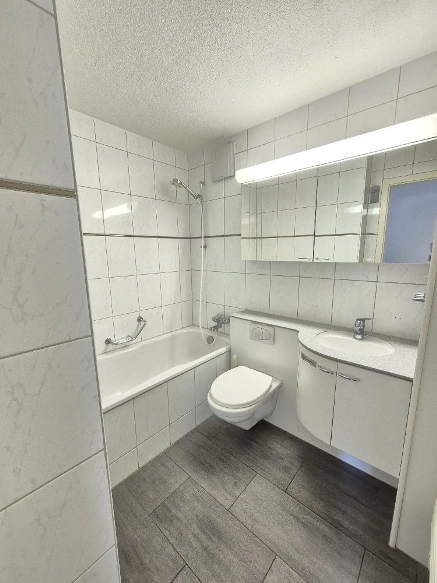Appartement moderne 3 pièces - Photo 5 sur 6