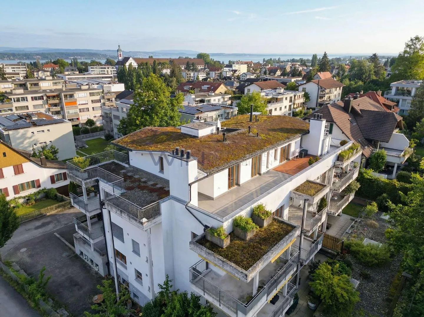 Une maison au-dessus des toits de la ville - Photo 6 sur 13