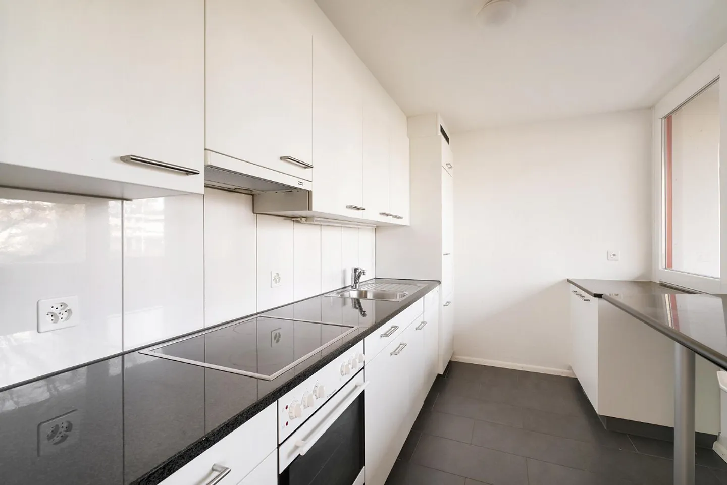 Beautiful green surroundings - Photo 4 of 8