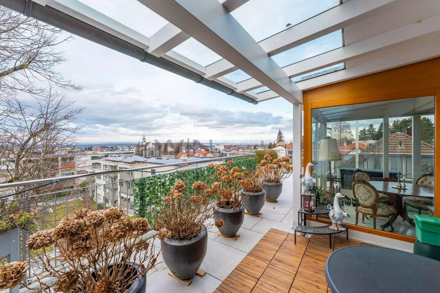 Une maison au-dessus des toits de la ville - Photo 11 sur 13