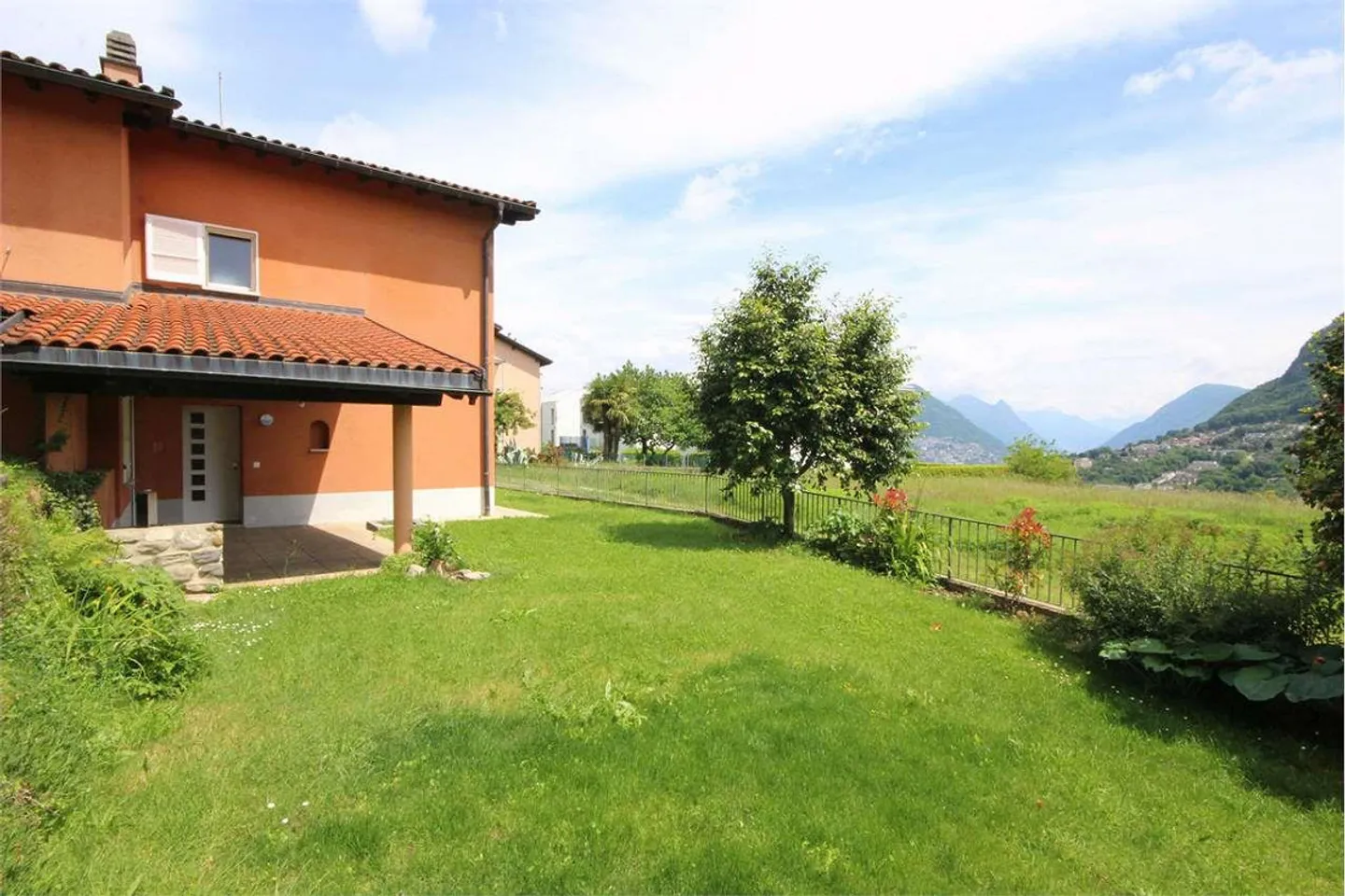 MONTAGNOLA : MAISON INDIVIDUELLE AVEC Bлик - Photo 1 sur 9