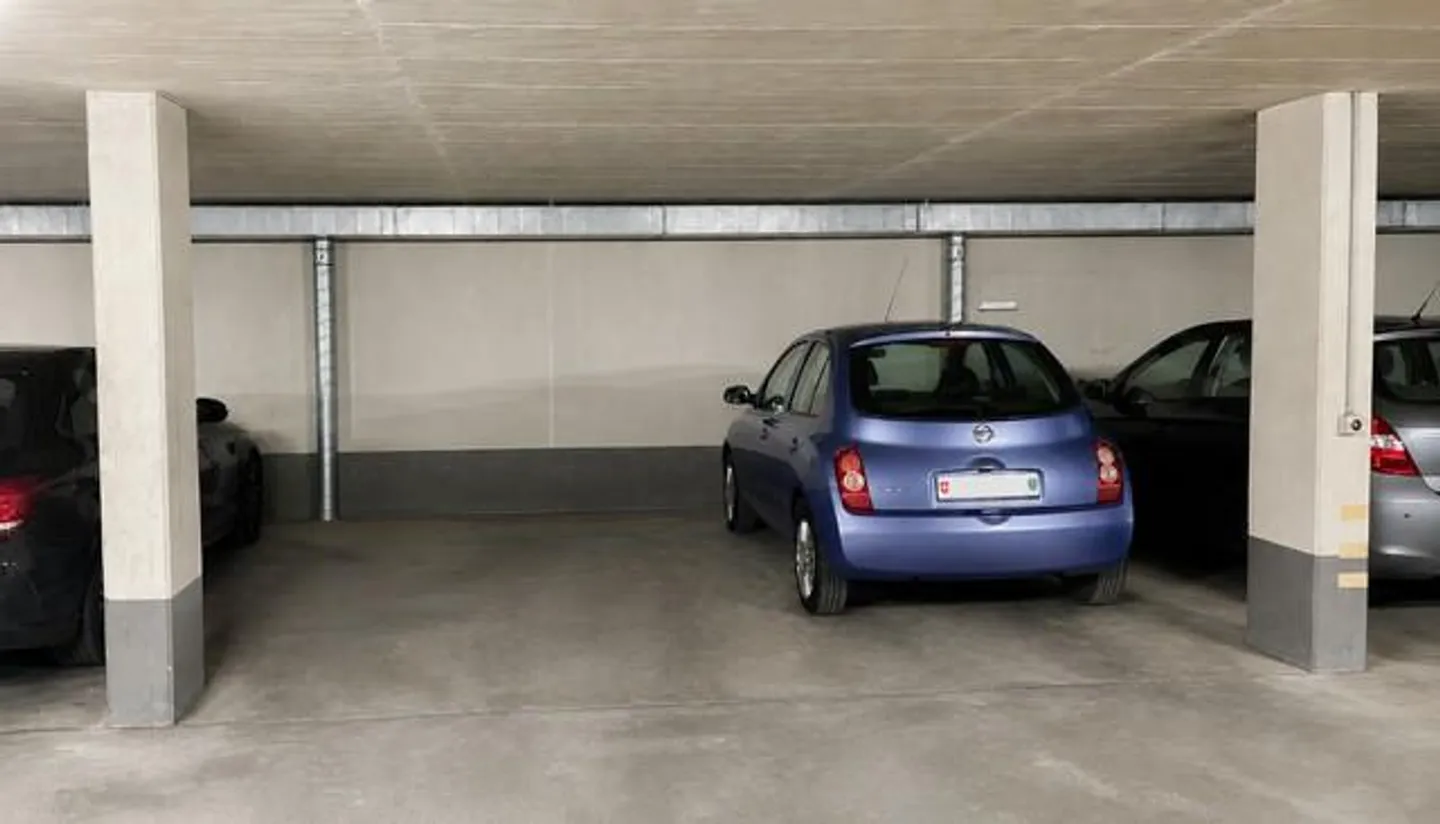 Place de parking souterrain abordable à Jona - CHF 125 - Photo 2 sur 4
