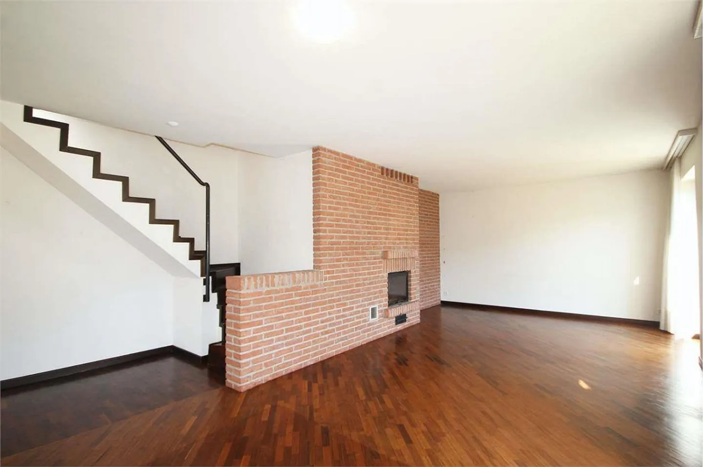 MONTAGNOLA : MAISON INDIVIDUELLE AVEC Bлик - Photo 4 sur 9