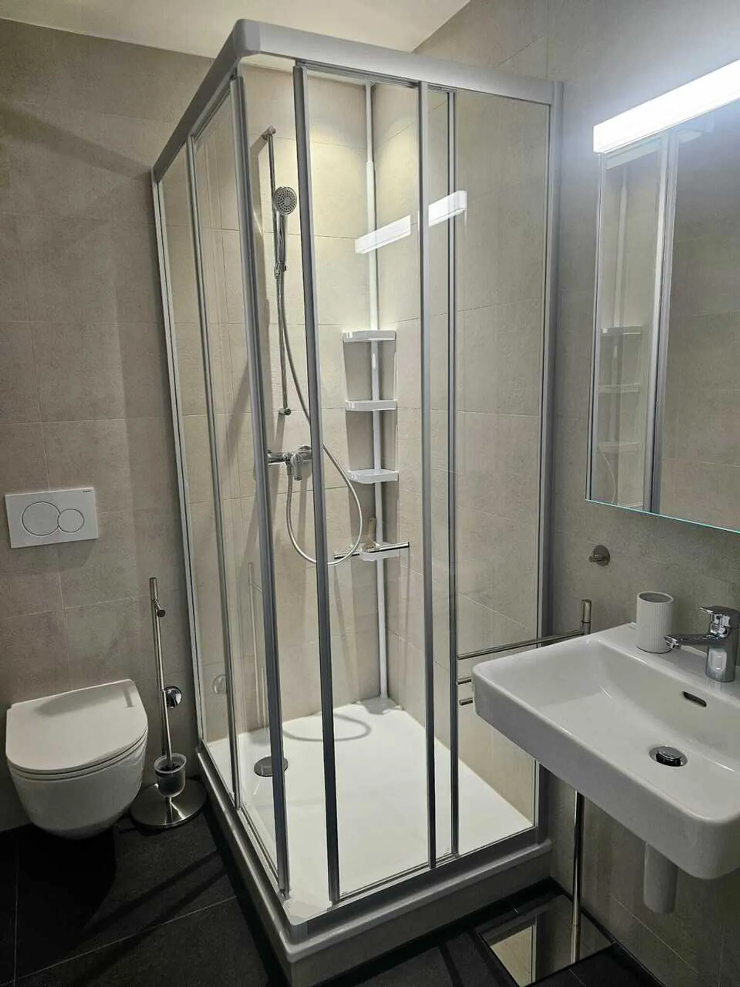 Dachgeschosswohnung 2,5 Zimmer mit außergewöhnlichem Blick in Yverdon-les-Bains - Foto 3 von 5