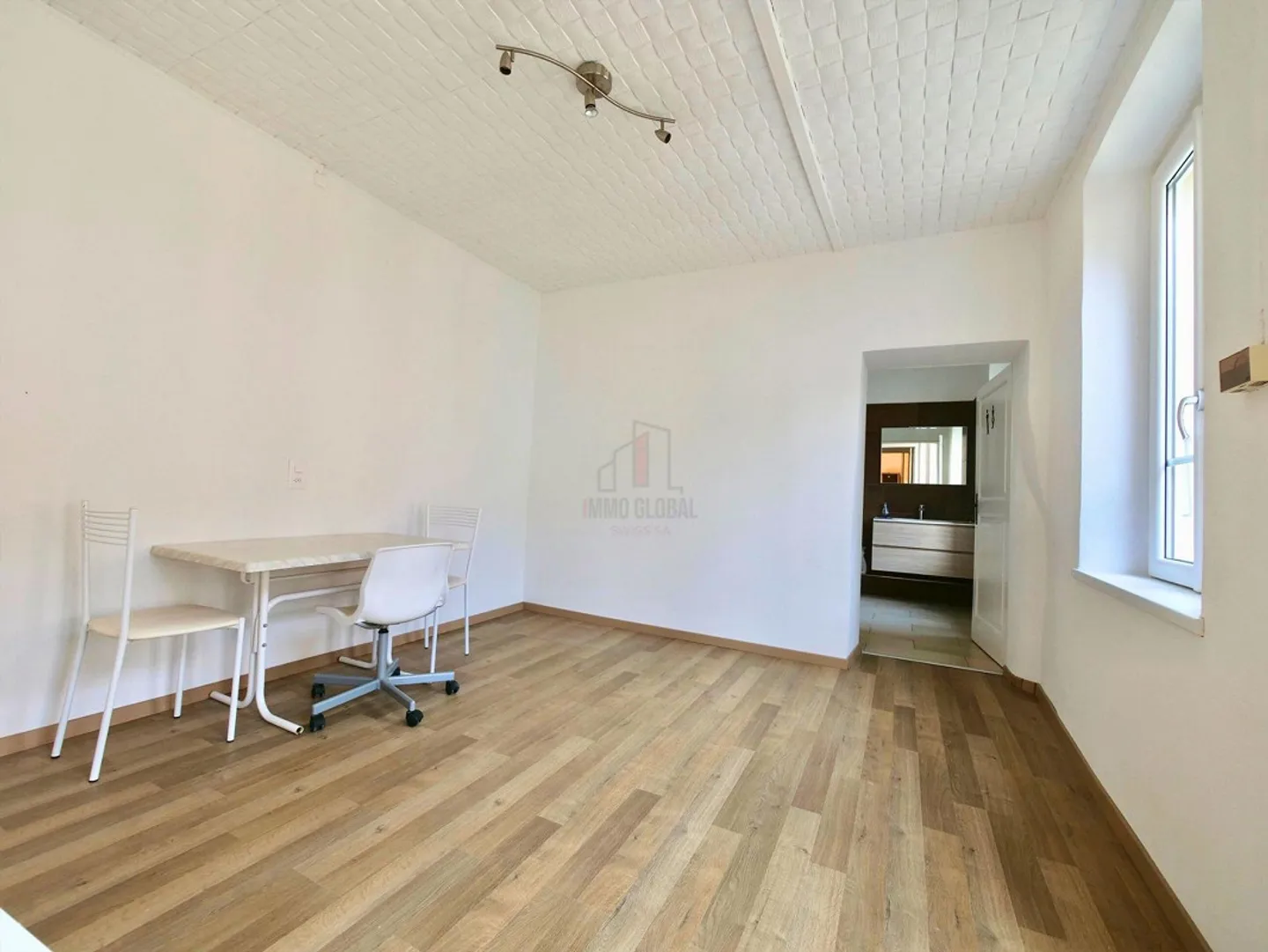 NEW PRICE, A REDDITO, A FEW STEPS FROM THE LAKE - Photo 2 of 9
