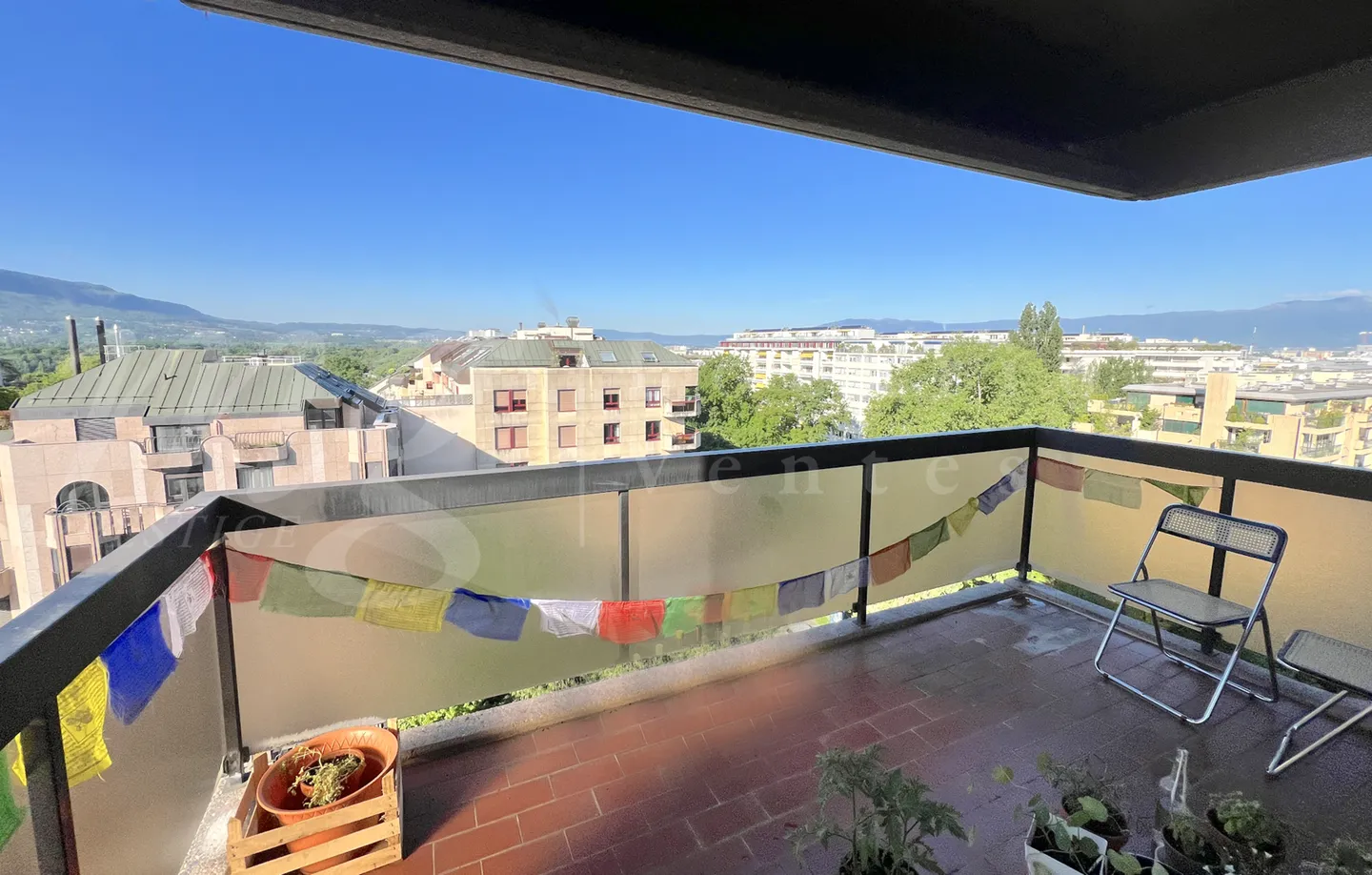 CHARMANT APPARTEMENT DE 180 M2 AVEC BELLE VUE PANORAMIQUE SUR LA VILLE !! ET 3 B - Photo 3 sur 9