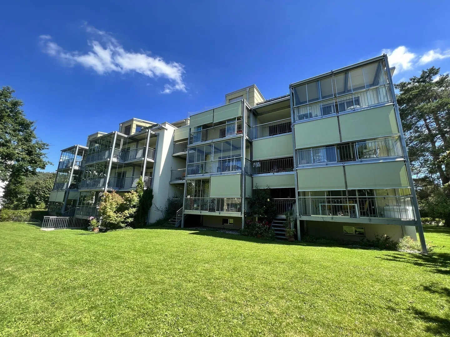 In una posizione tranquilla e soleggiata con balcone e giardino d'inverno - Foto 9 di 9