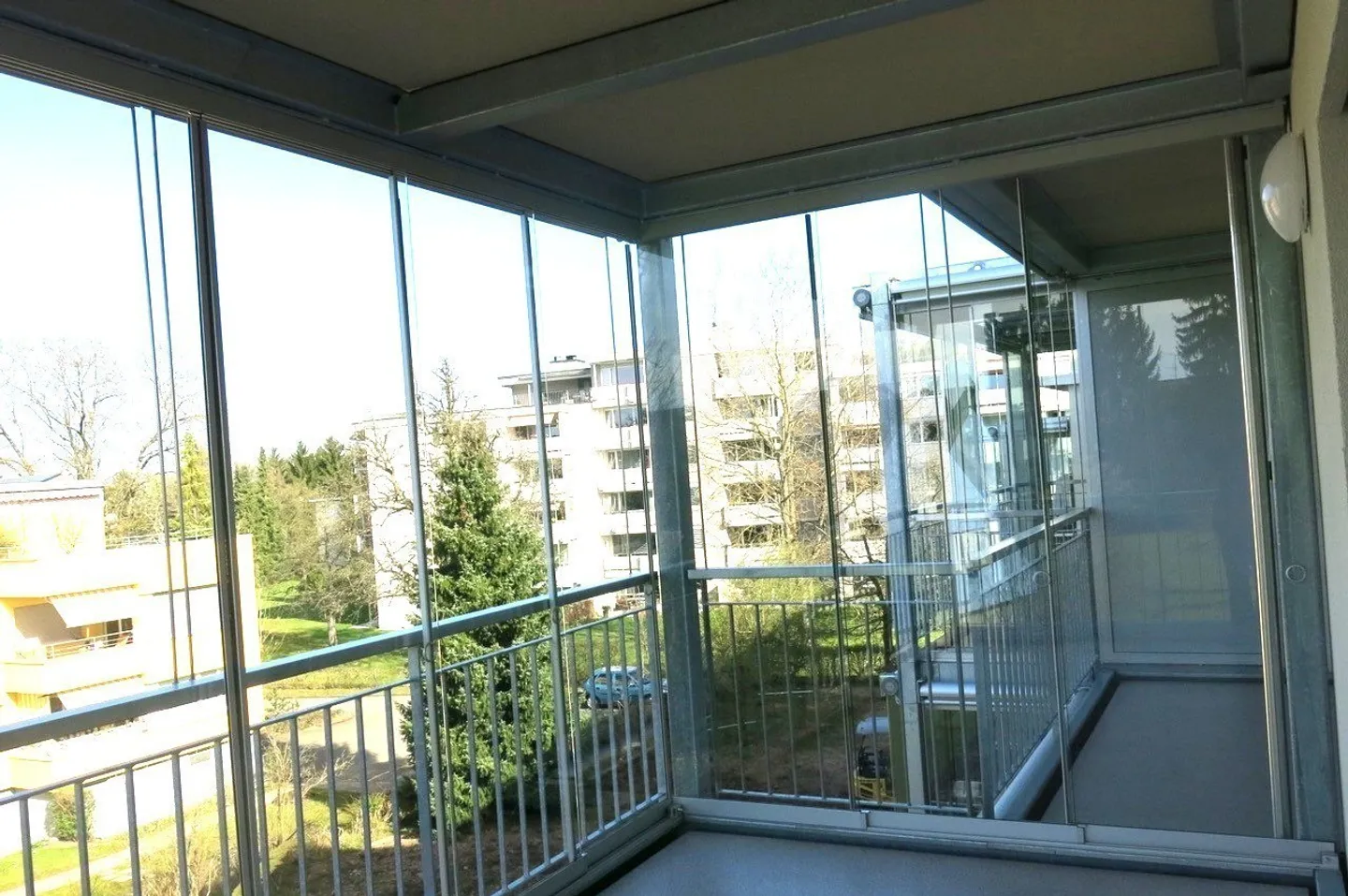 In una posizione tranquilla e soleggiata con balcone e giardino d'inverno - Foto 3 di 9