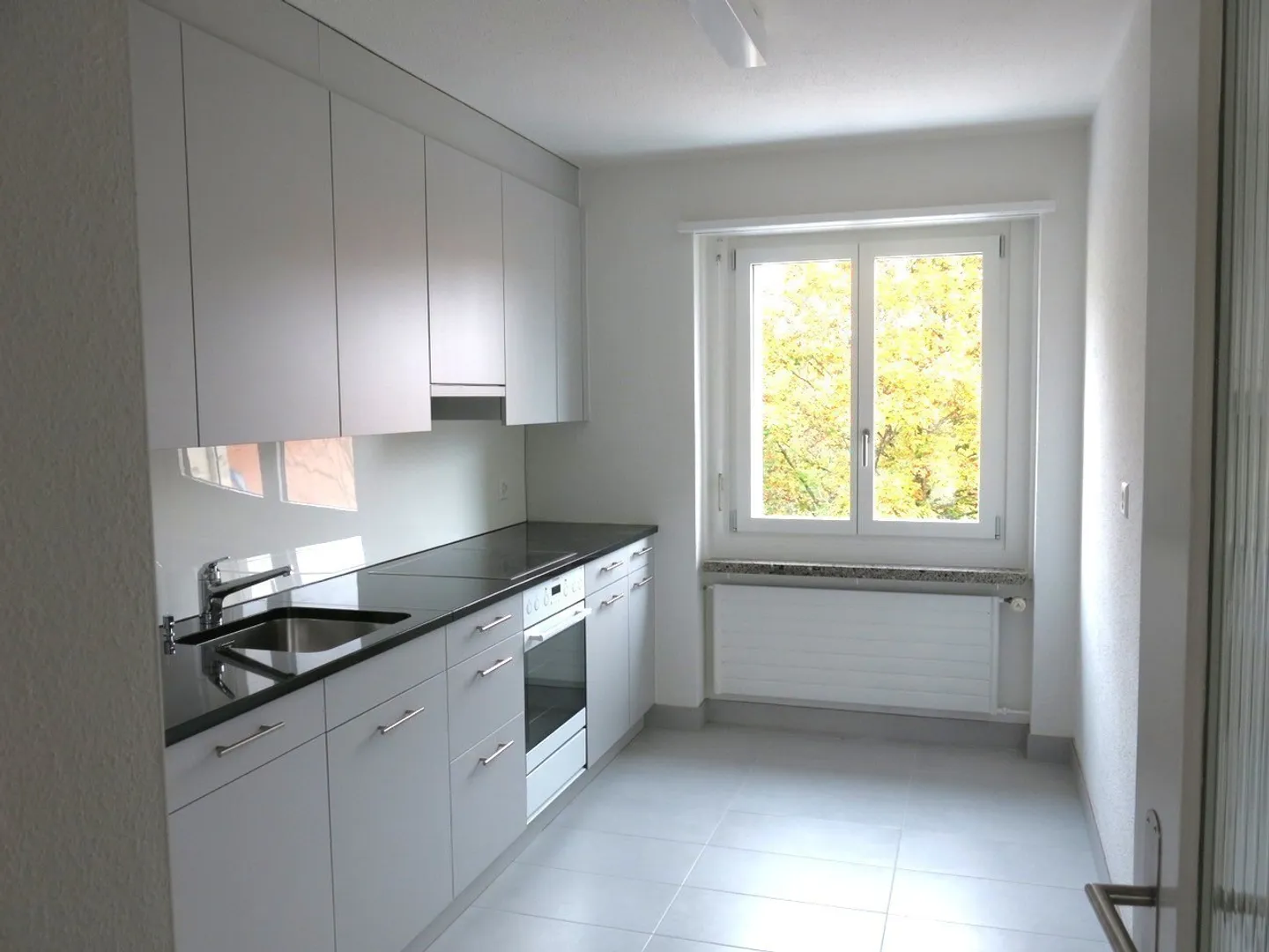 In una posizione tranquilla e soleggiata con balcone e giardino d'inverno - Foto 4 di 9