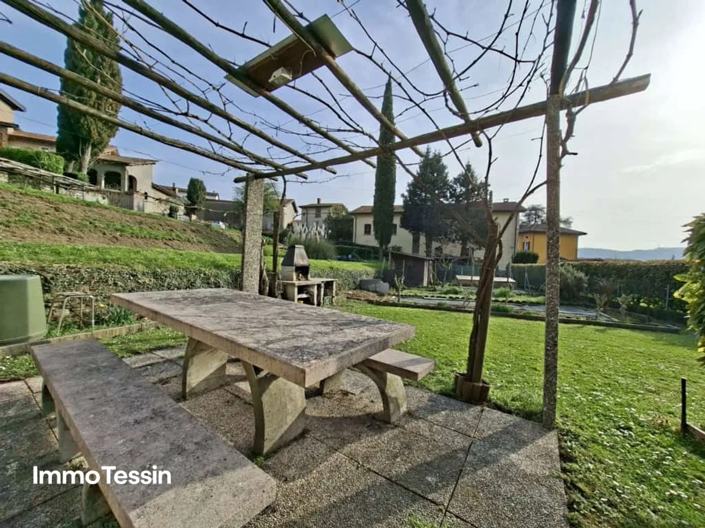 Geräumige Attikawohnung mit Garten - Foto 4 von 13