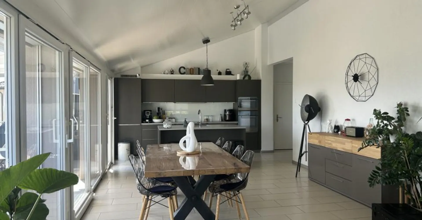 Lumineux, verdoyant et tranquille - Avec balcon - Foto 1 di 8