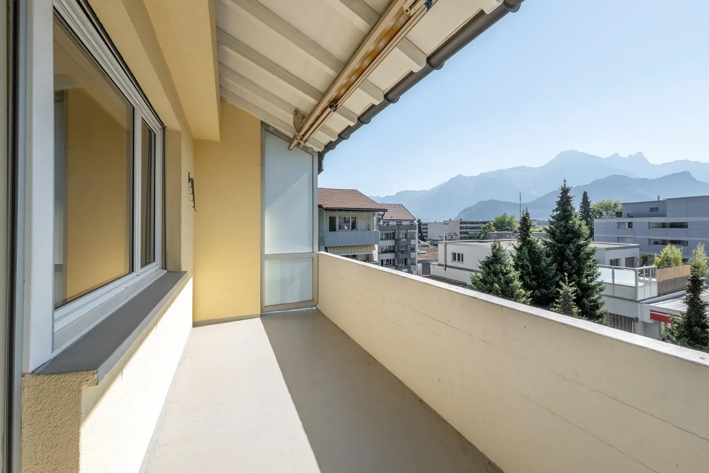 Appartamento 4.5 stanze completamente ristrutturato nel centro di Sargans - Foto 9 di 12