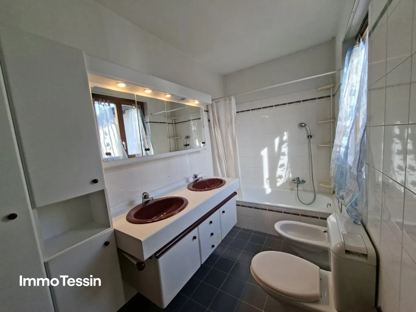 Geräumige Attikawohnung mit Garten - Foto 13 von 13