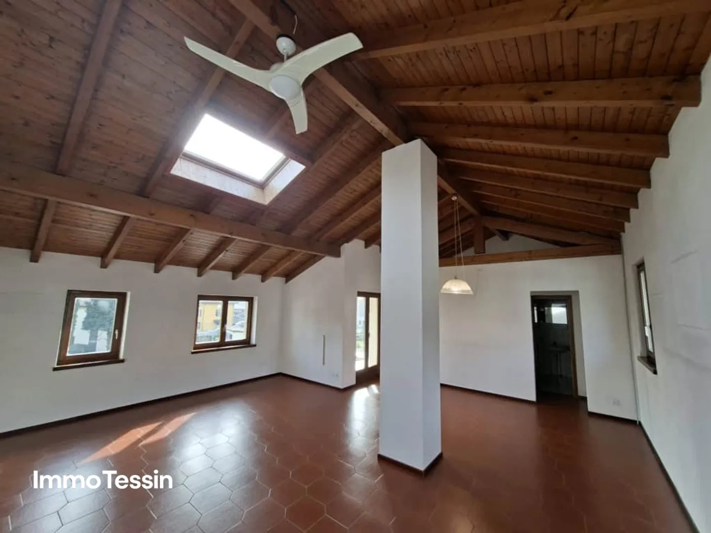 Geräumige Attikawohnung mit Garten - Foto 7 von 13