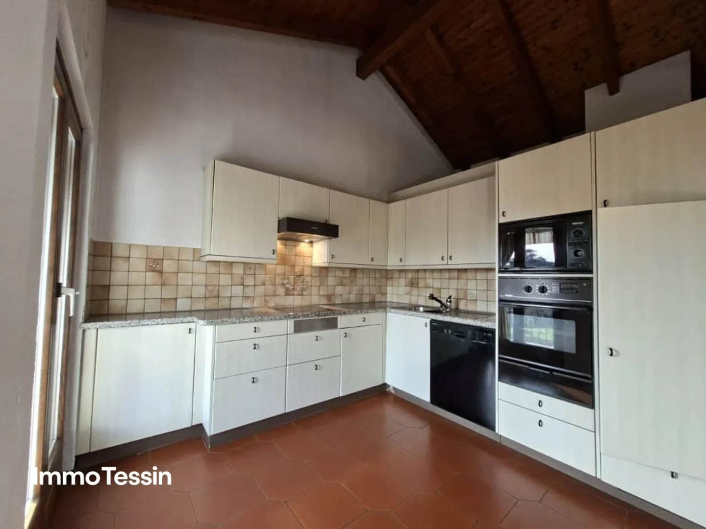 Geräumige Attikawohnung mit Garten - Foto 9 von 13