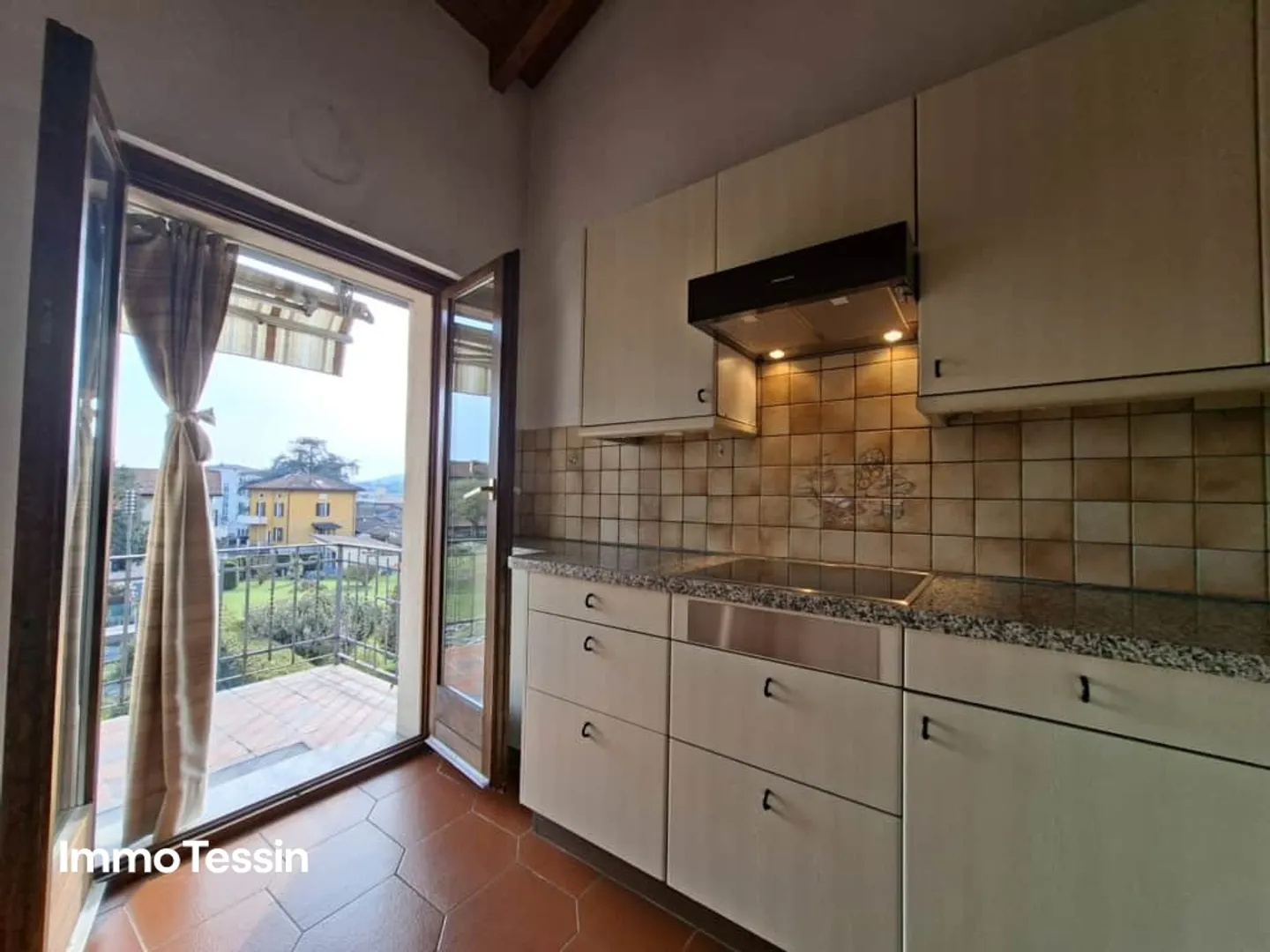 Geräumige Attikawohnung mit Garten - Foto 10 von 13