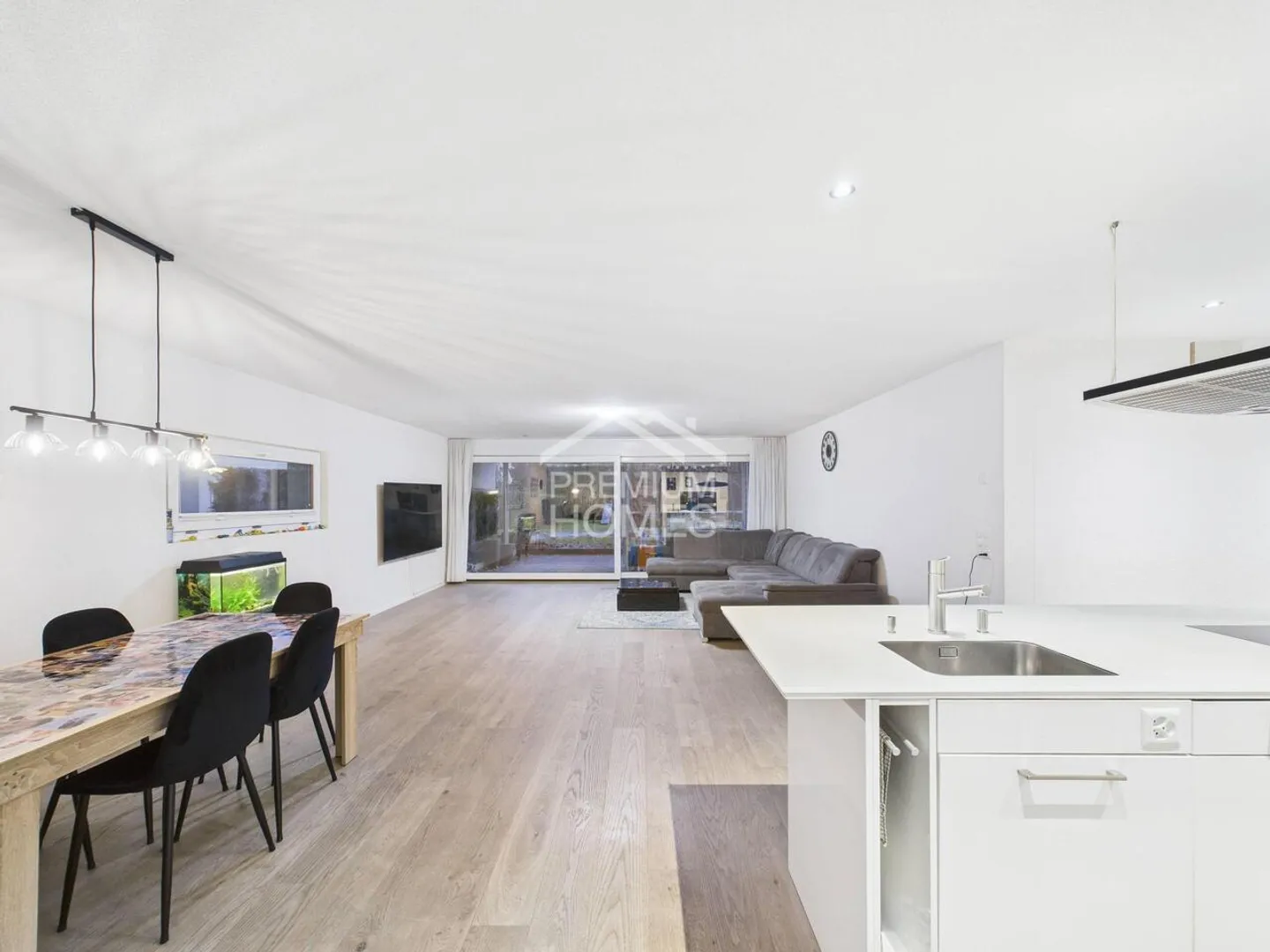 Your new home! Ground floor, comfortable and stylish - Photo 2 of 9