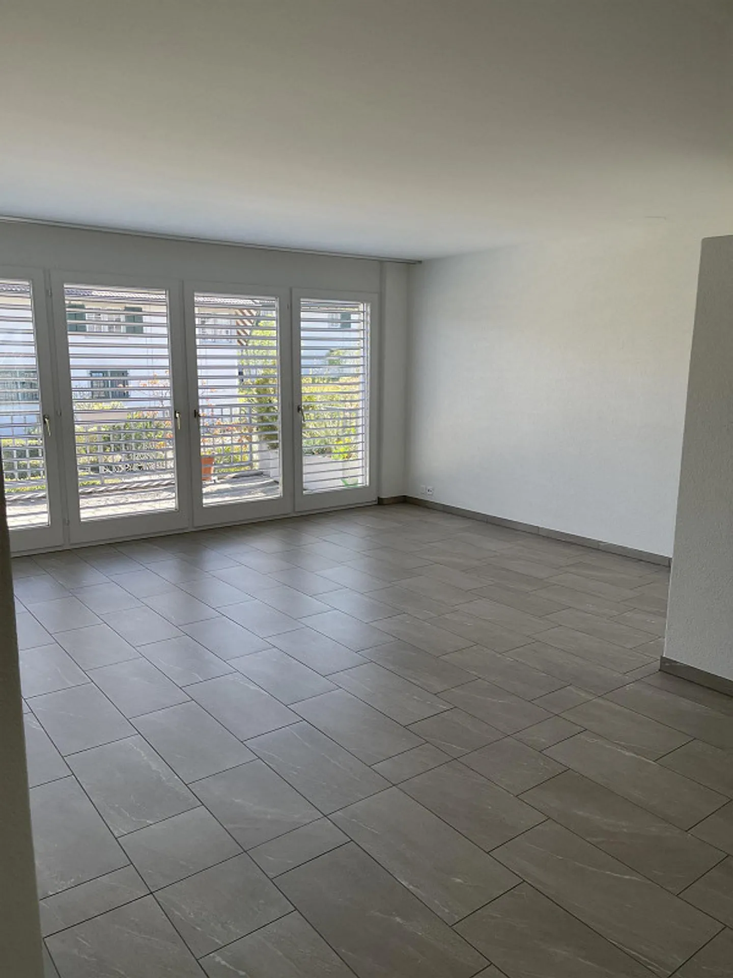 Attractive 3.5-room apartment with winter garden and large balcony - Photo 2 of 8