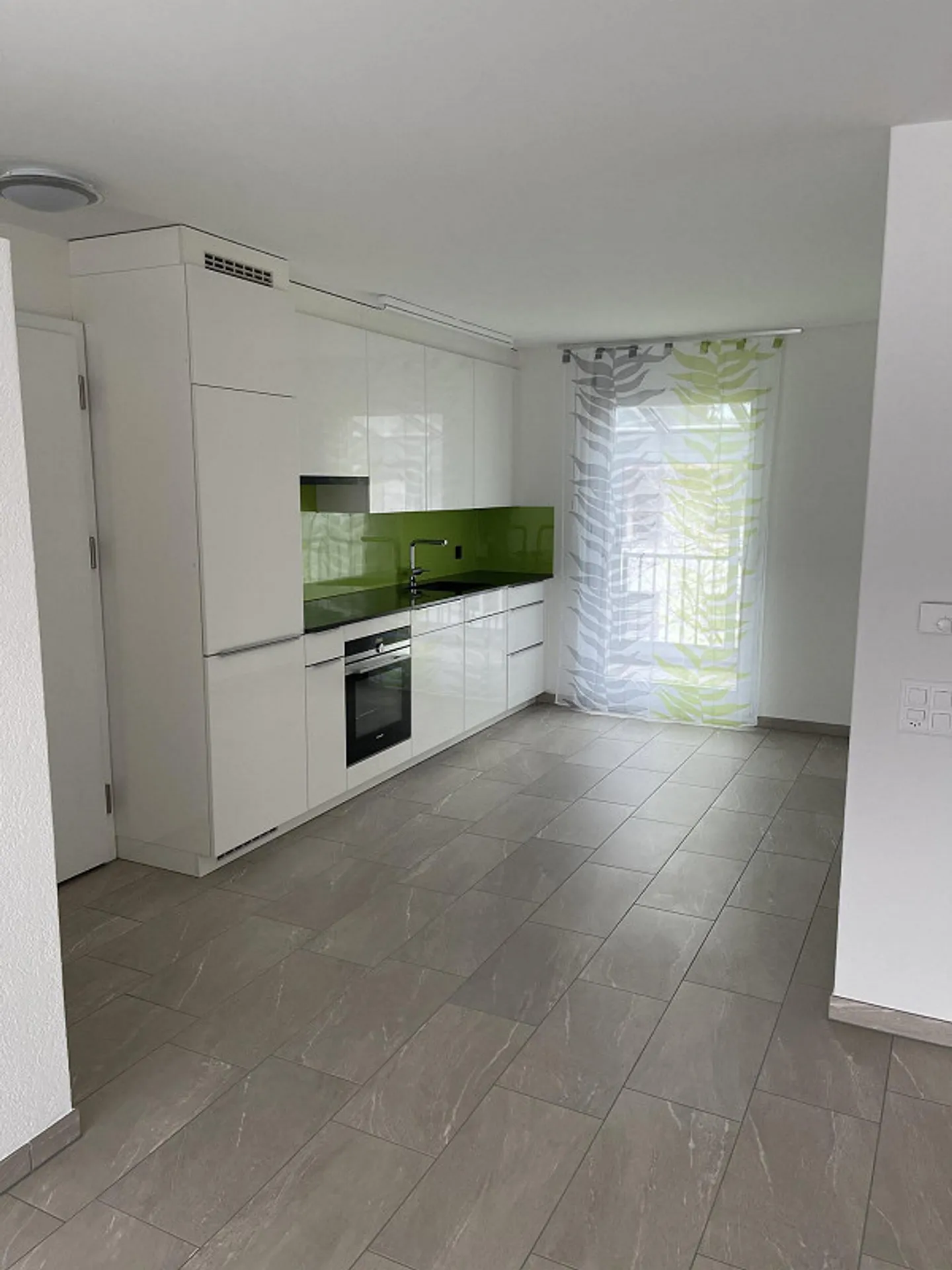Attractive 3.5-room apartment with winter garden and large balcony - Photo 3 of 8