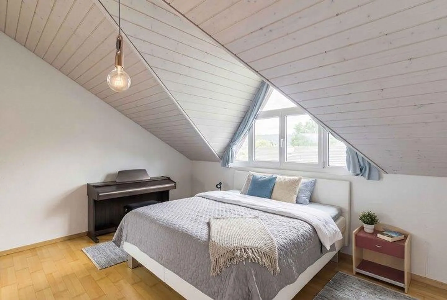 BEAUCOUP D'ESPACE ET VUE SUR LE VERDURE - MAISON INDIVIDUELLE DE 5,5 PIÈCES AVEC APPARTEMENT - Photo 6 sur 8