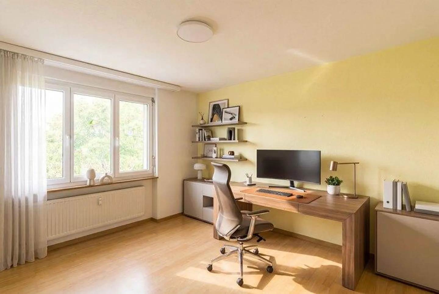 BEAUCOUP D'ESPACE ET VUE SUR LE VERDURE - MAISON INDIVIDUELLE DE 5,5 PIÈCES AVEC APPARTEMENT - Photo 7 sur 8