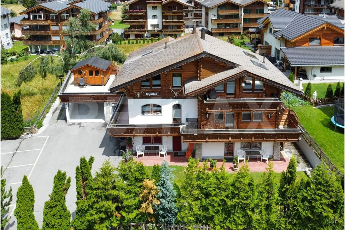 Geräumiges Familienhaus in Täsch - Foto 1 von 13