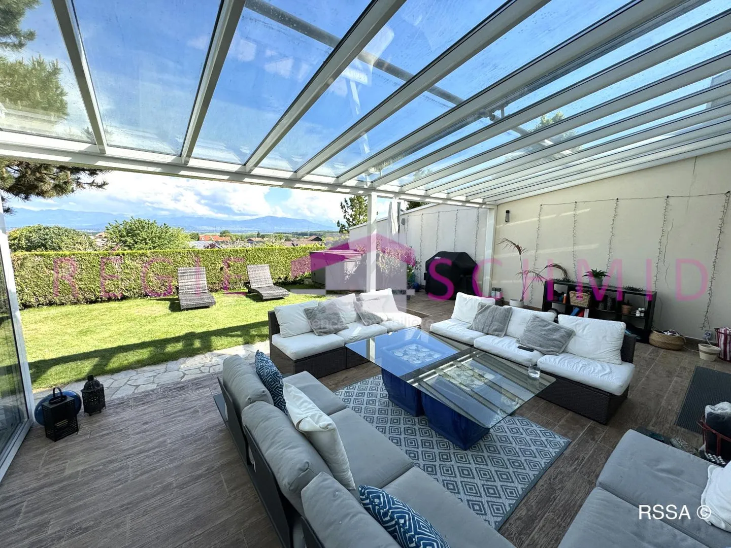 Villa bifamiliare con 7 camere e vista sul lago e sulle Alpi a Borex - Foto 3 di 13