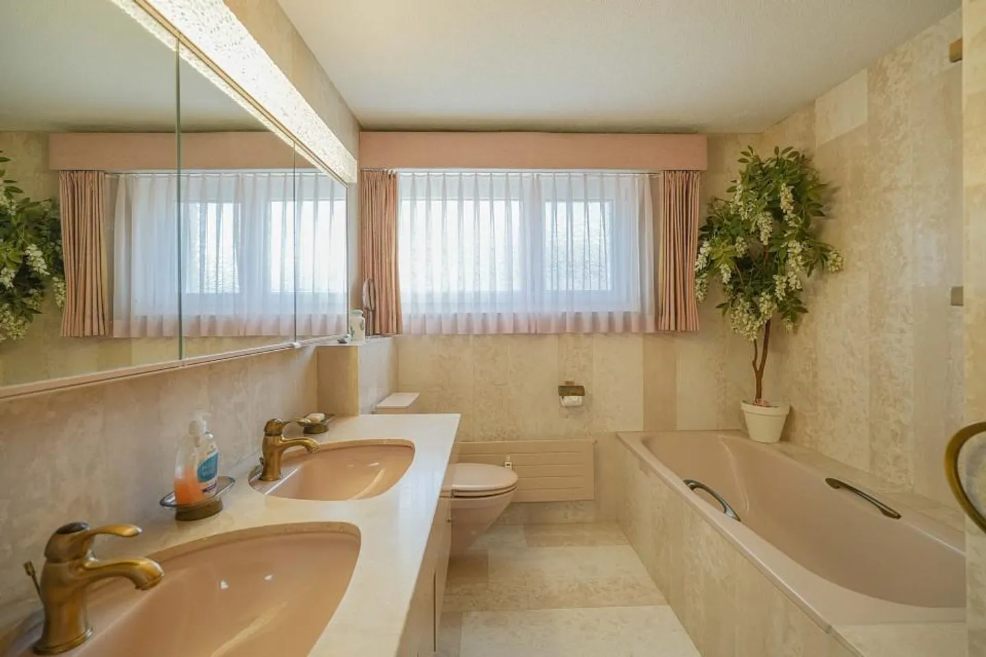 Vivre là où le nom est un programme : appartement en attique de 5,5 pièces au Sonnh... - Photo 9 sur 13