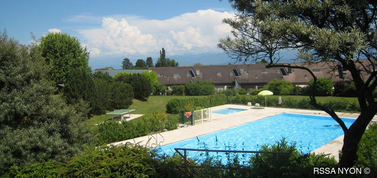 Villa bifamiliare con 7 camere e vista sul lago e sulle Alpi a Borex - Foto 5 di 13