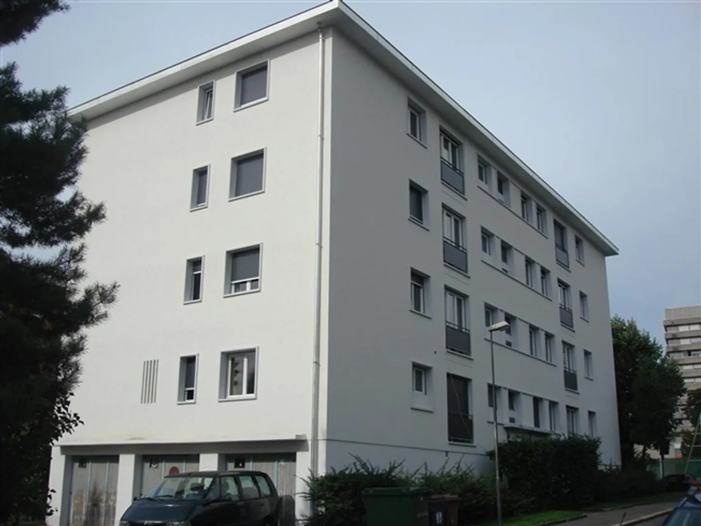 5-room apartment on the 2nd floor in a quiet residential area of Lausanne - Photo 1 of 6