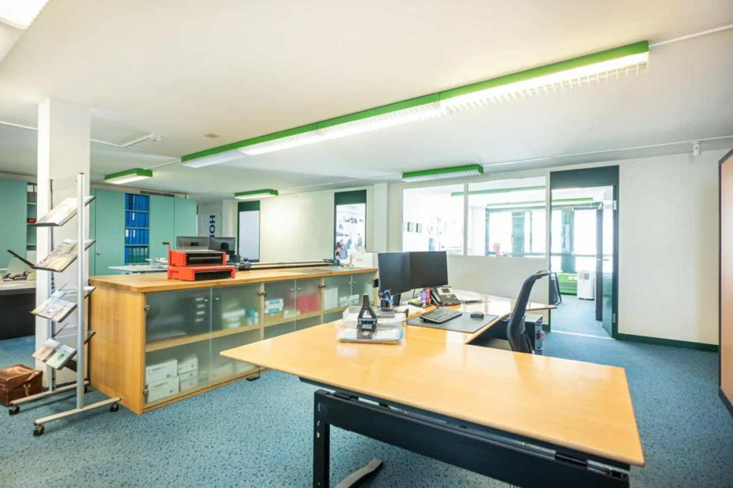 Votre opportunité | Espace commercial avec vue sur le lac - Photo 7 sur 15