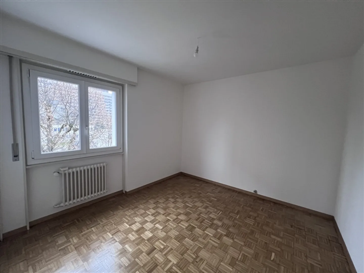 5-room apartment on the 2nd floor in a quiet residential area of Lausanne - Photo 3 of 6