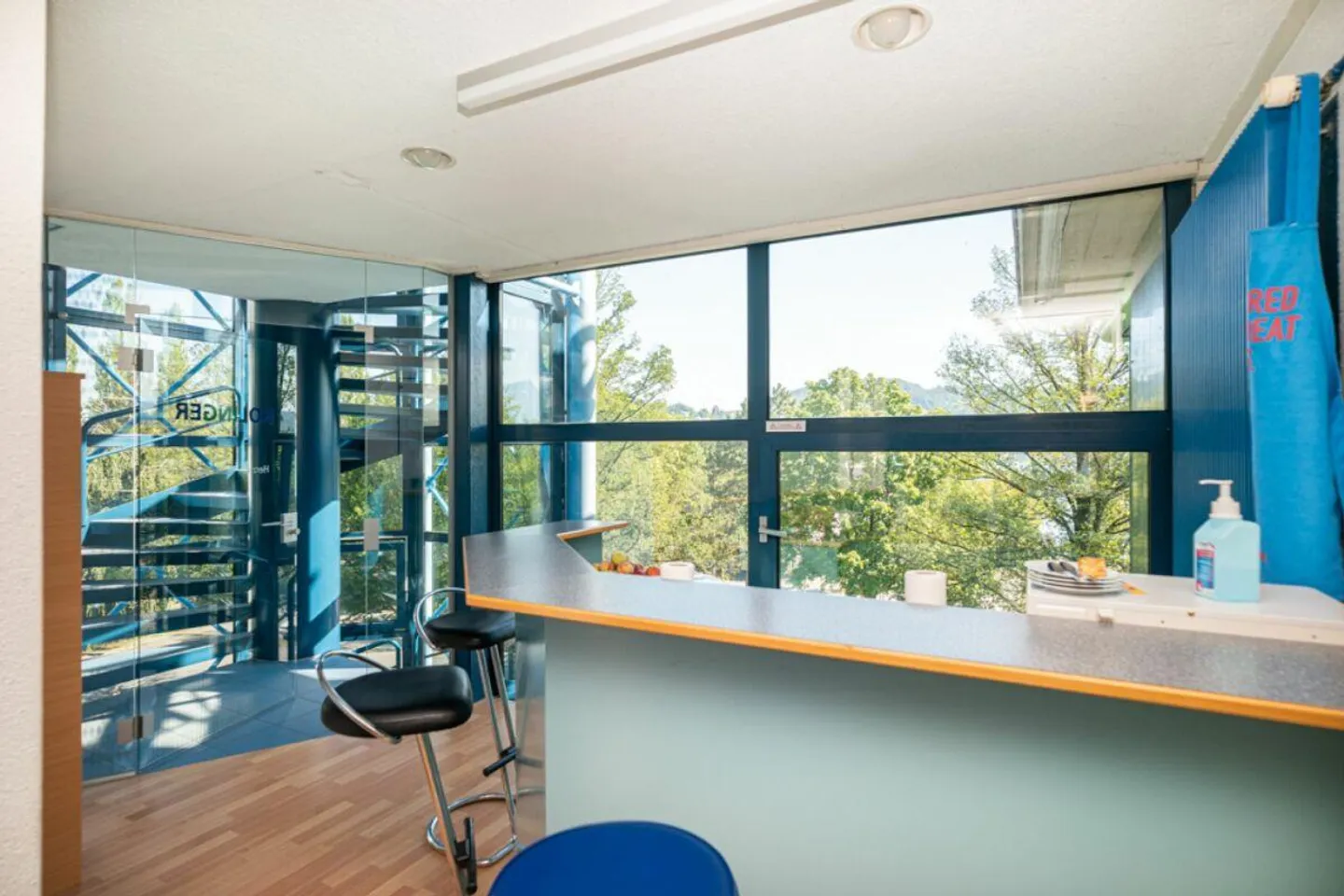 Votre opportunité | Espace commercial avec vue sur le lac - Photo 12 sur 15