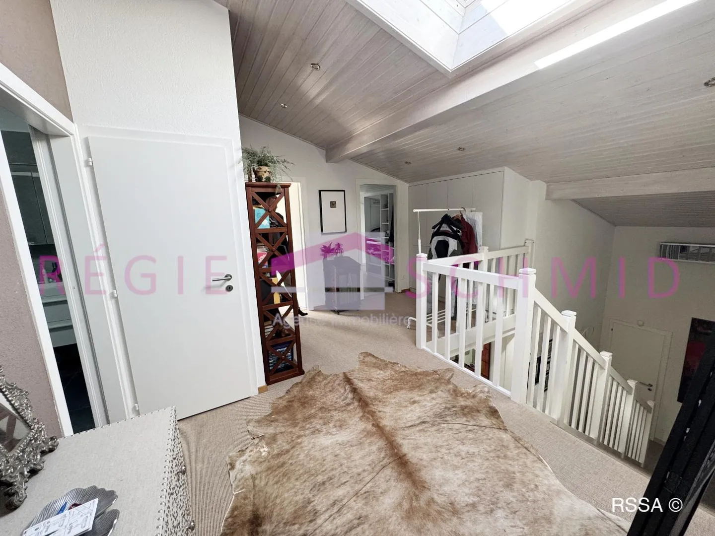 Villa bifamiliare con 7 camere e vista sul lago e sulle Alpi a Borex - Foto 9 di 13