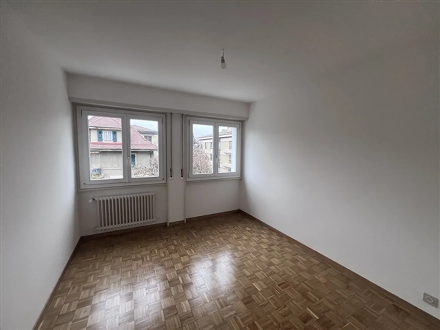 5-room apartment on the 2nd floor in a quiet residential area of Lausanne - Photo 4 of 6