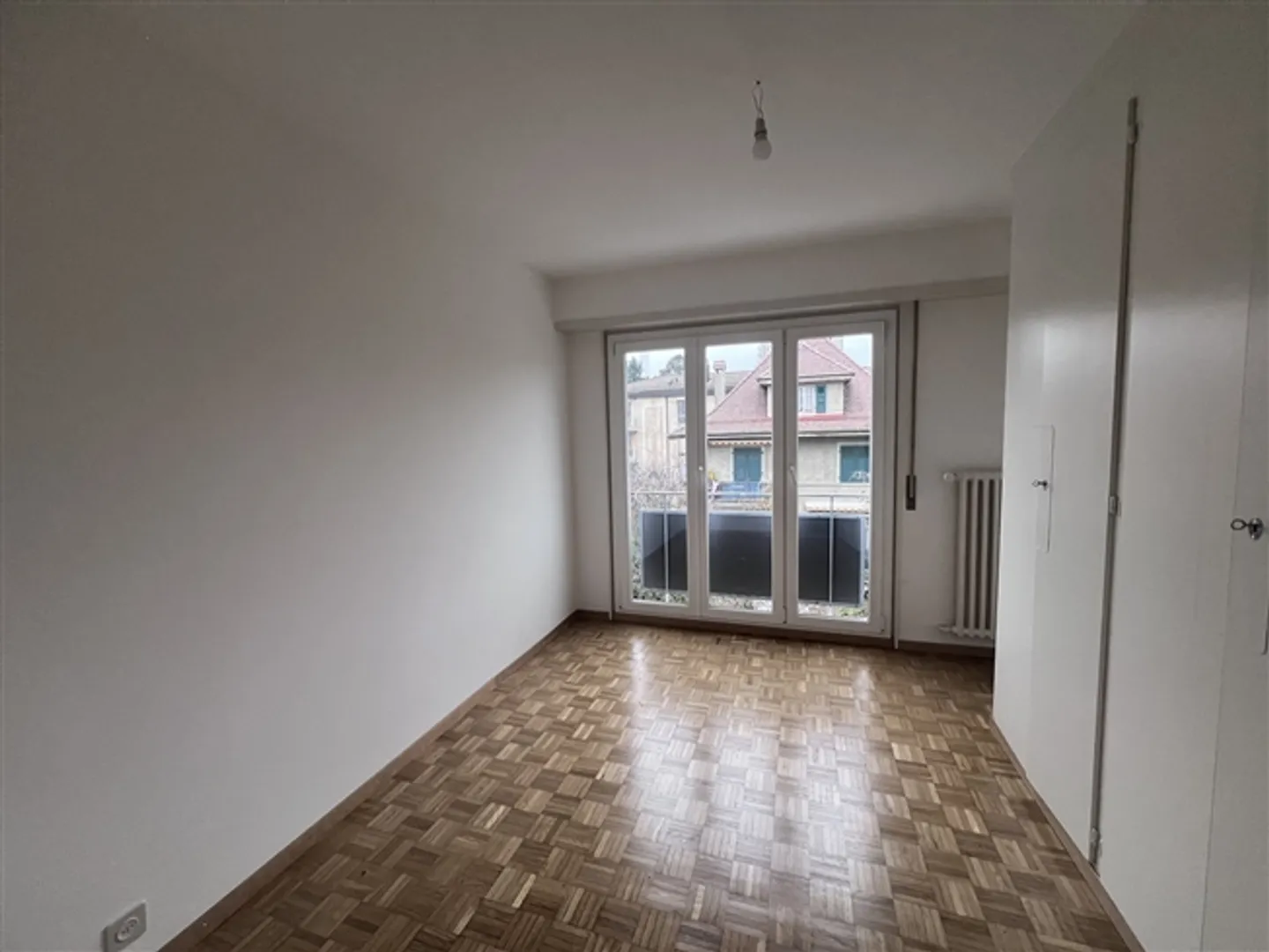 5-room apartment on the 2nd floor in a quiet residential area of Lausanne - Photo 5 of 6