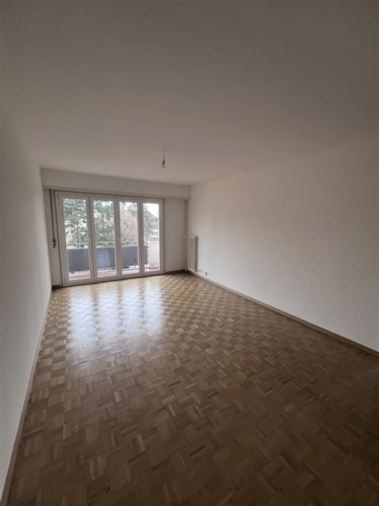 5-room apartment on the 2nd floor in a quiet residential area of Lausanne - Photo 6 of 6