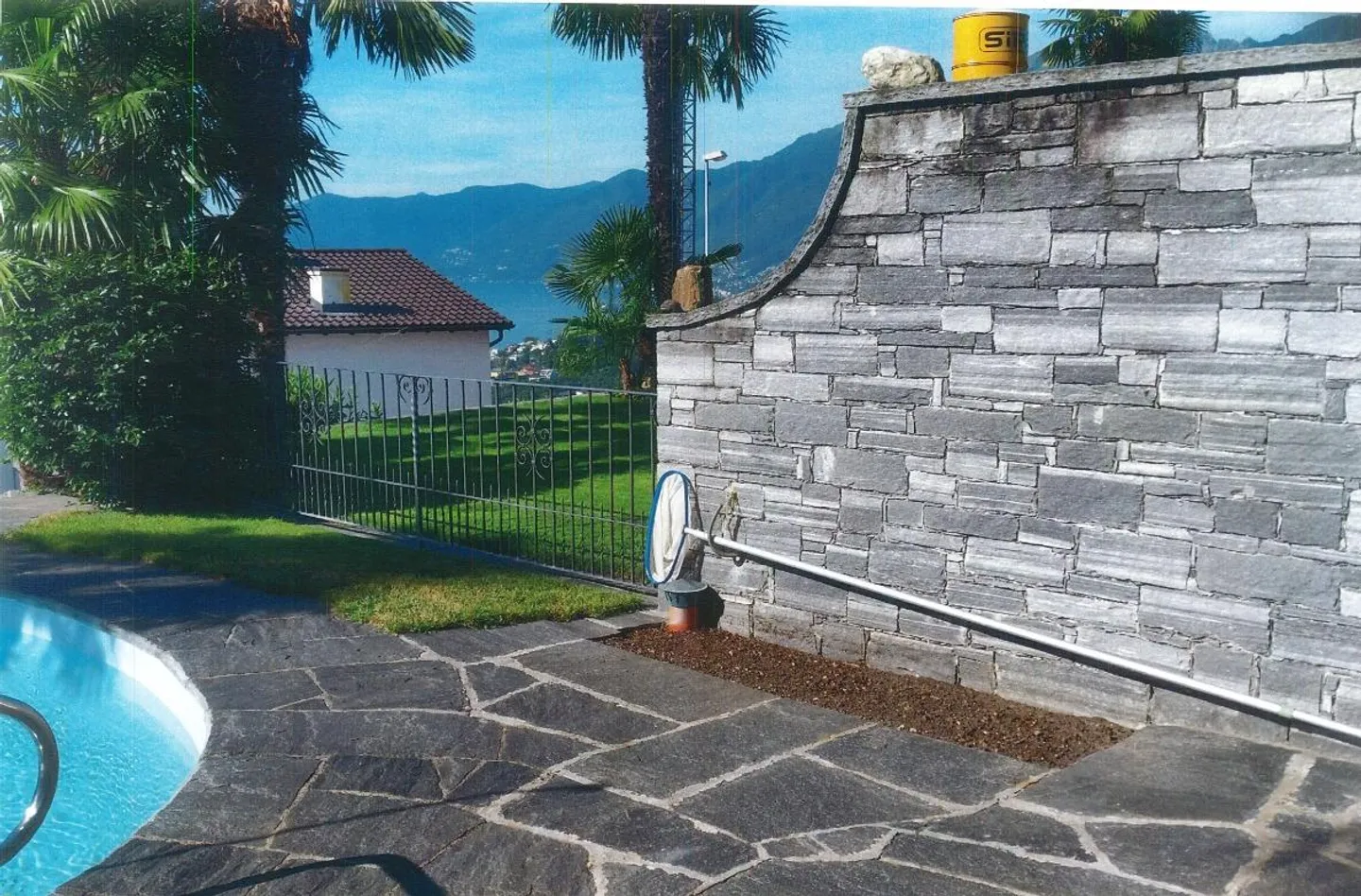 Charmantes Eckhaus mit Seesicht - Foto 3 von 4