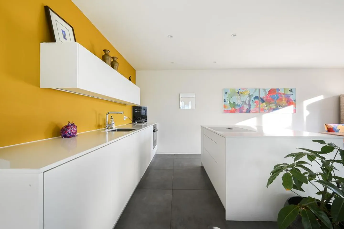 Bright ground floor apartment with private garden - Photo 4 of 7