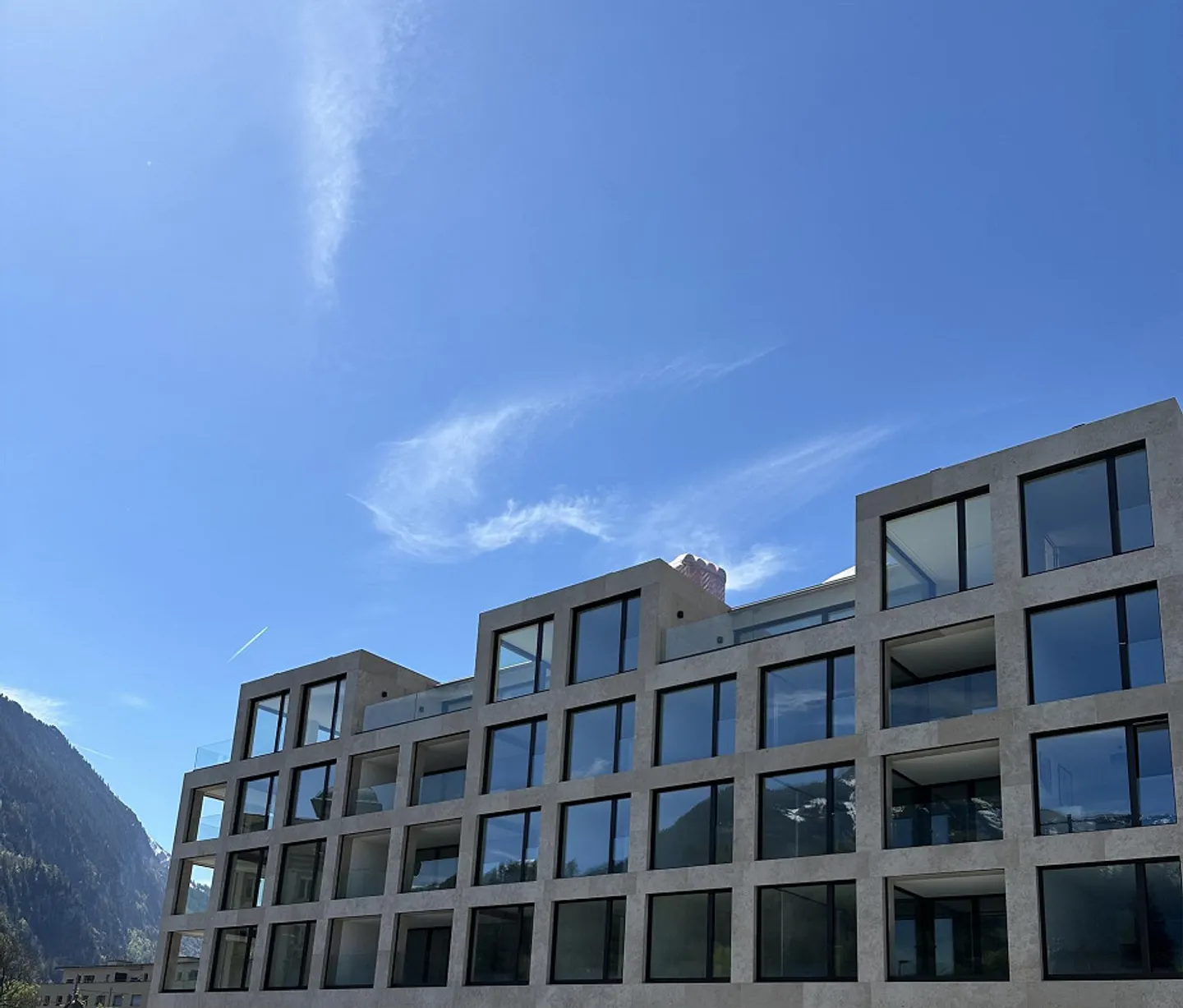 Modern 4.5-room apartment in new building in Interlaken with mountain view - Photo 1 of 15