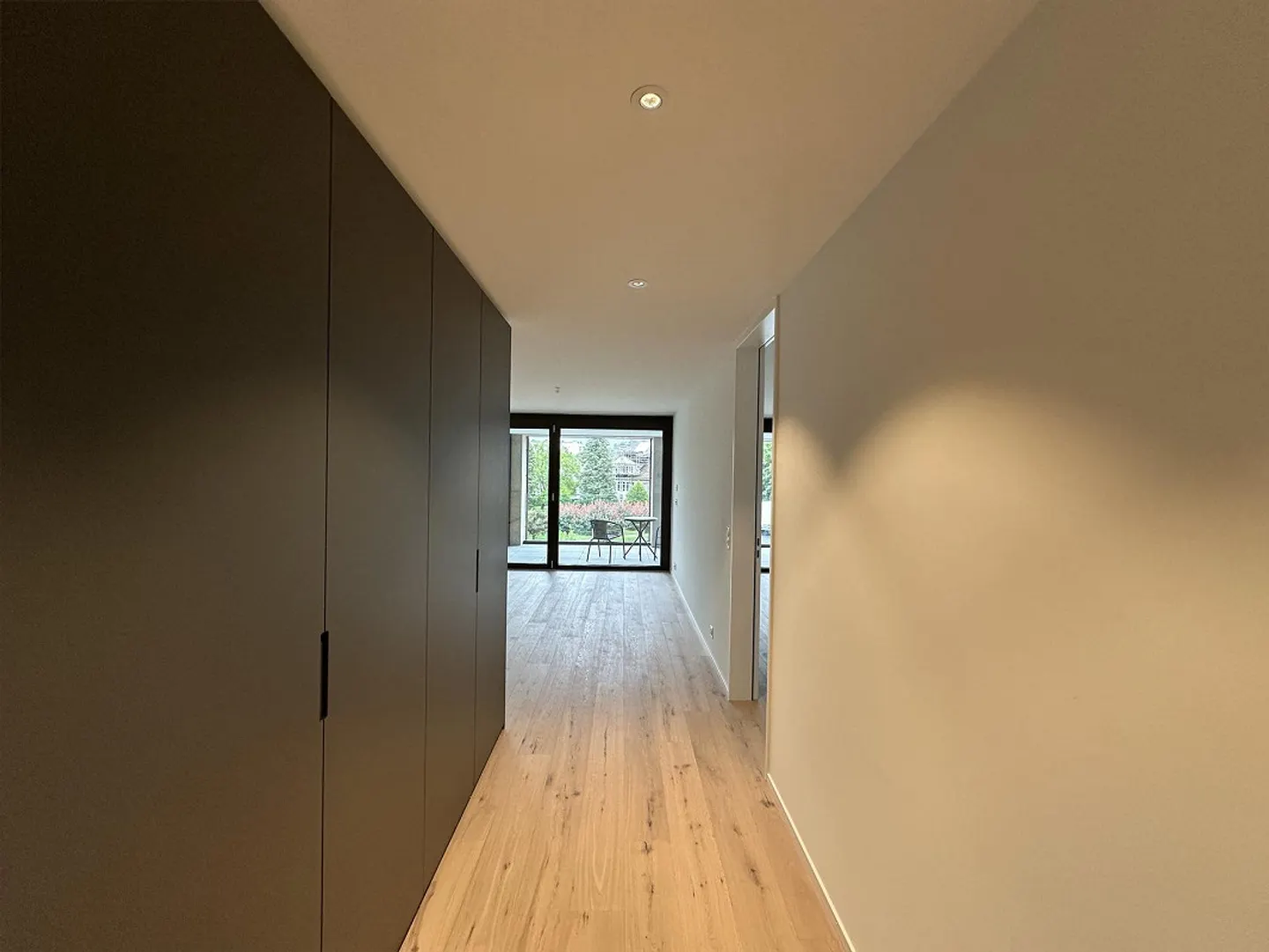 Modern 4.5-room apartment in new building in Interlaken with mountain view - Photo 2 of 15