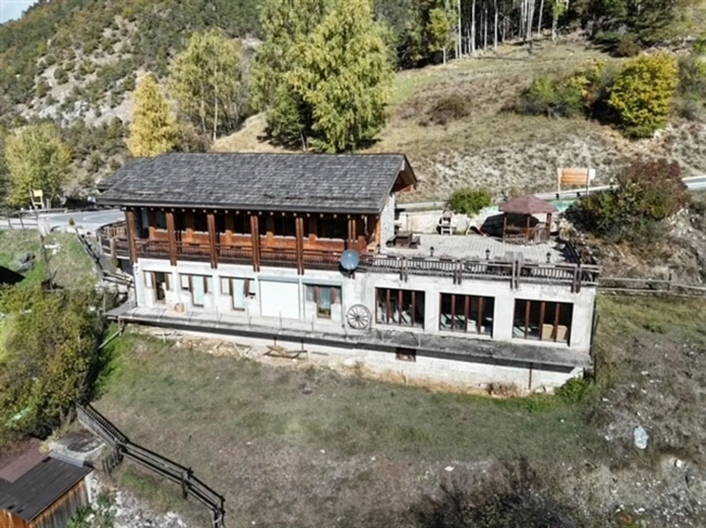 Typical restaurant with panoramic views and optimal sunlight exposure - Photo 5 of 20