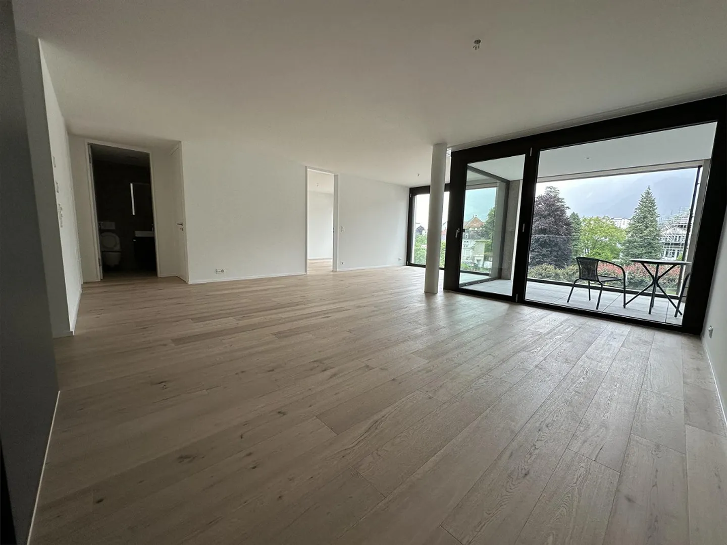 Modern 4.5-room apartment in new building in Interlaken with mountain view - Photo 3 of 15