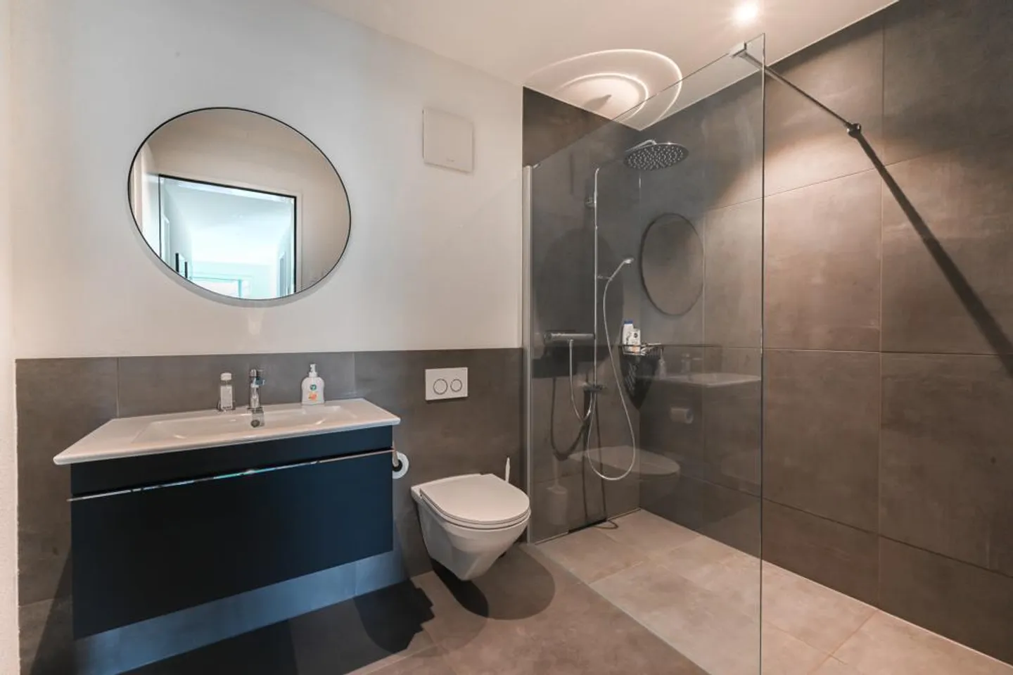 Bright ground floor apartment with private garden - Photo 6 of 7