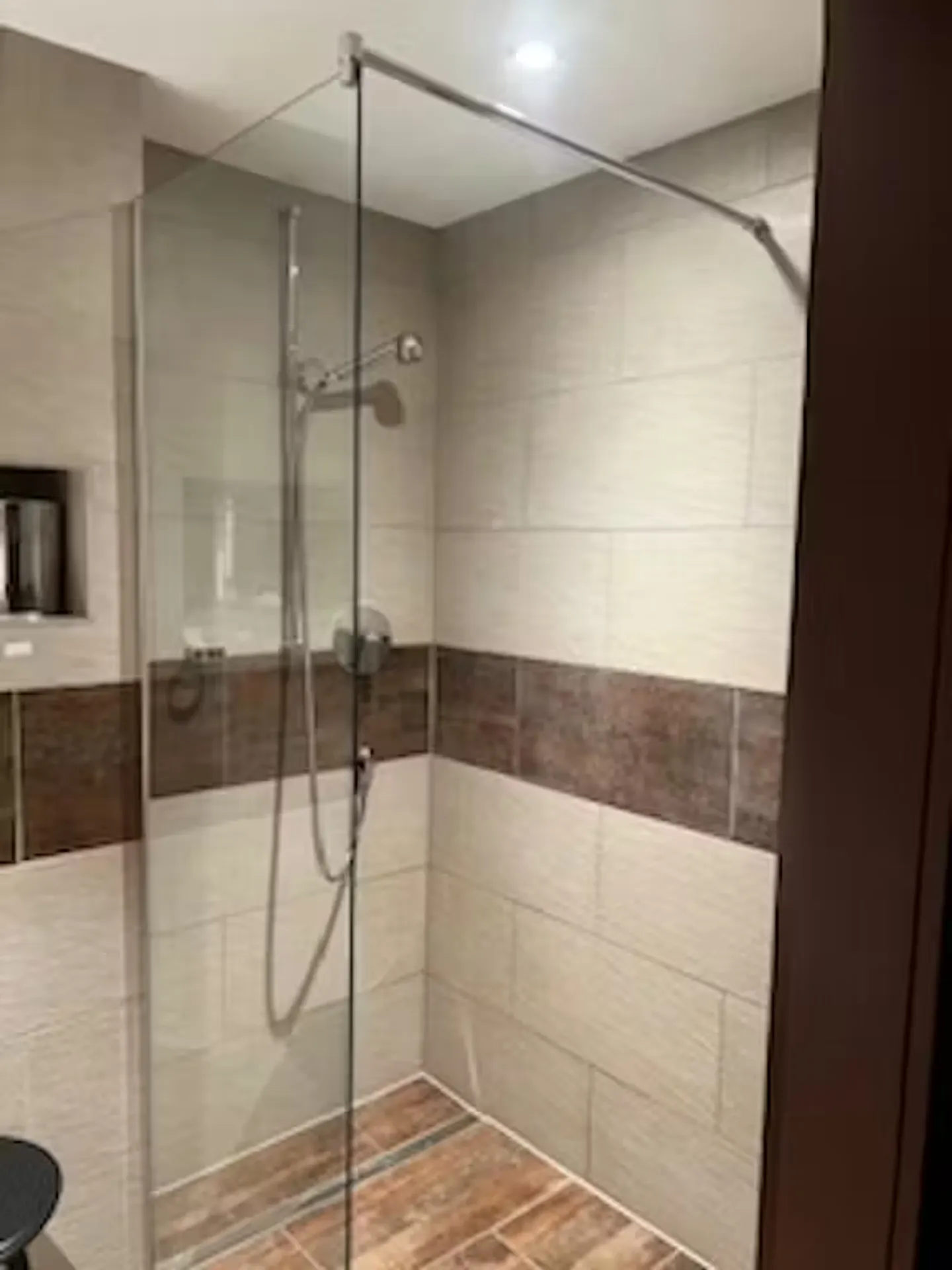 Charming Swiss Chalet - Photo 2 of 6