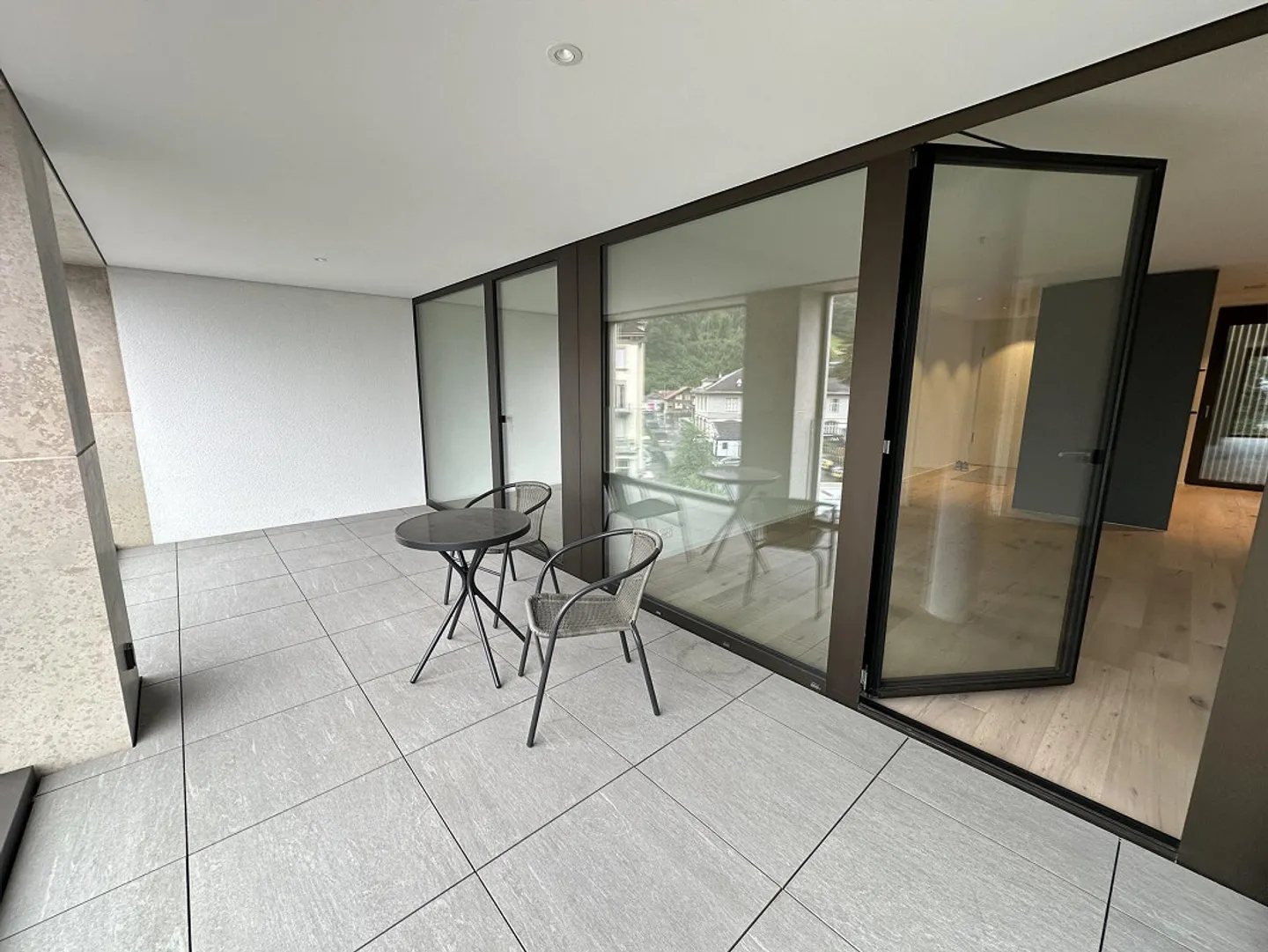Modern 4.5-room apartment in new building in Interlaken with mountain view - Photo 13 of 15