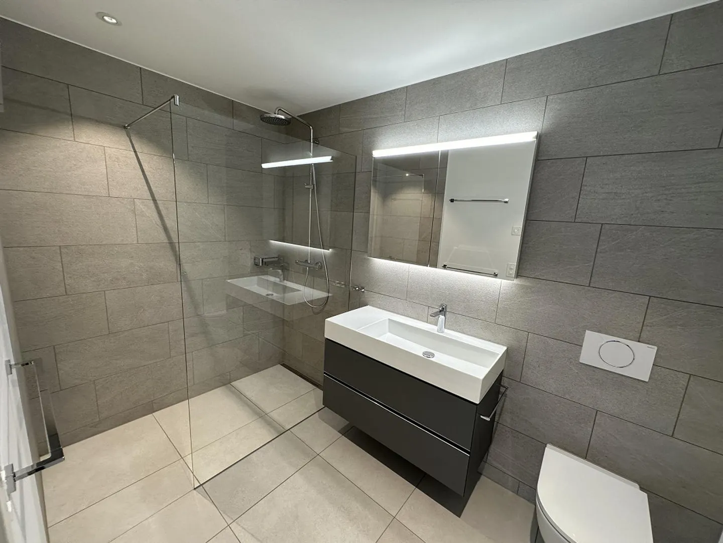 Modern 4.5-room apartment in new building in Interlaken with mountain view - Photo 8 of 15