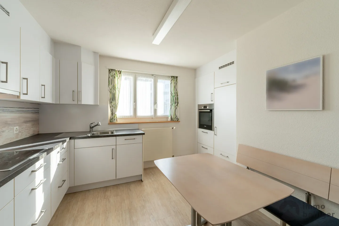 Una casa con un ampio terreno e spazio per le idee - Foto 7 di 14
